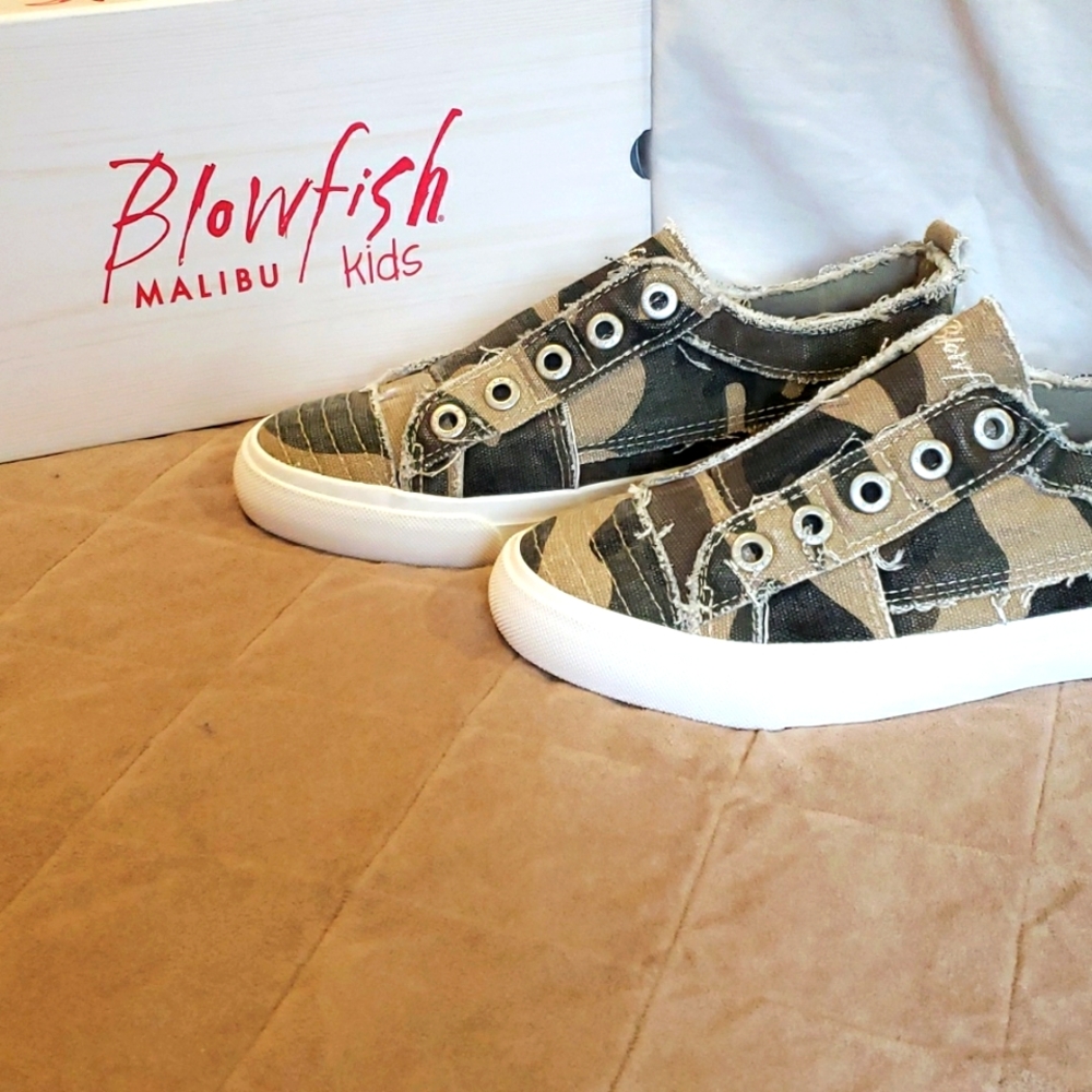 Blowfish Malibu Kids Camo Sneakers NIB